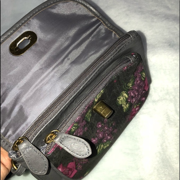 Small Grey Leather Two-Part Floral Wristlet - Picture 3 of 4